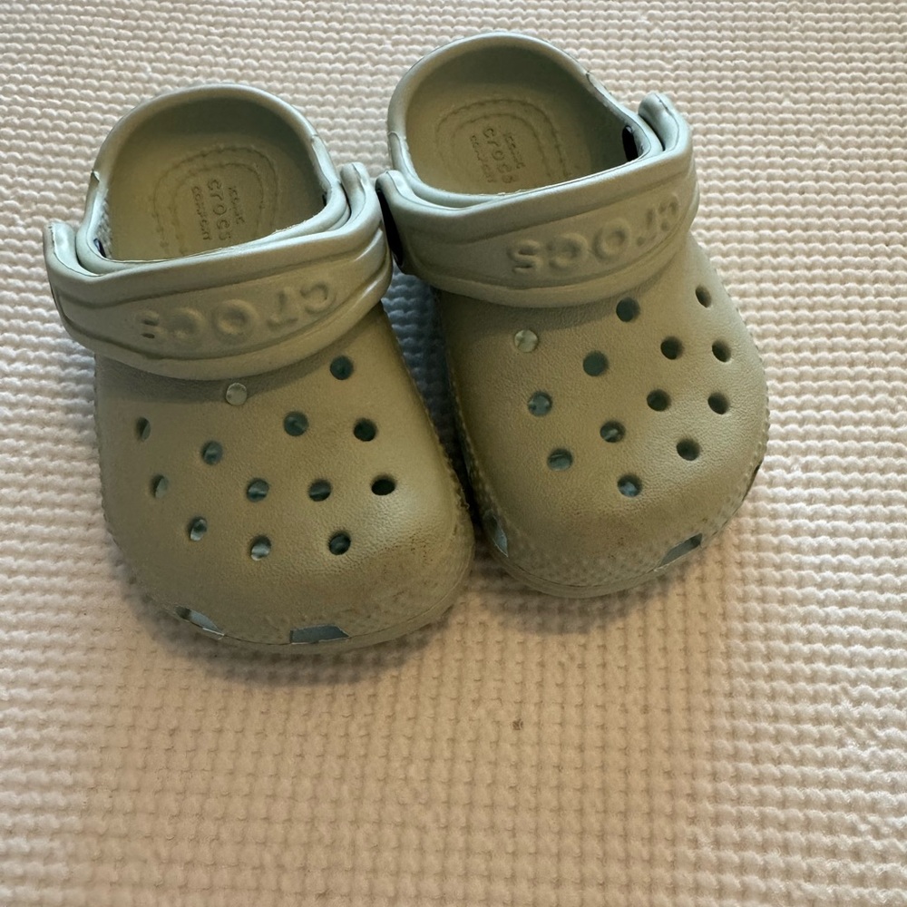 Baby/Toddler Crocs Size C4